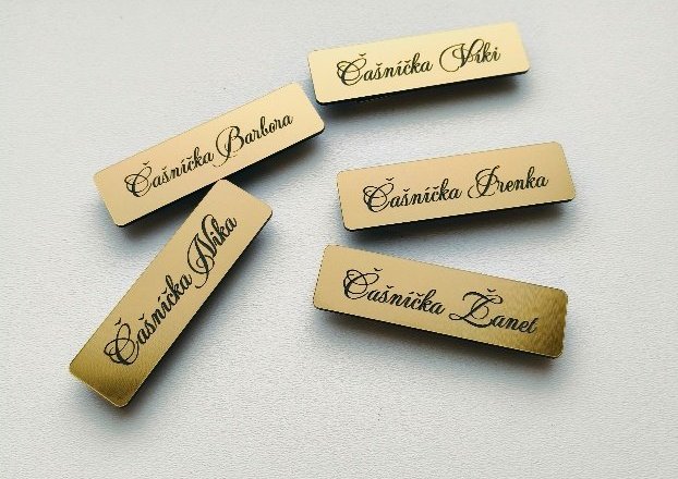 Magnetische Namensschilder für Kleidung mit eigenem Logo