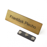 Magnetisches Namensschild für Kleidung