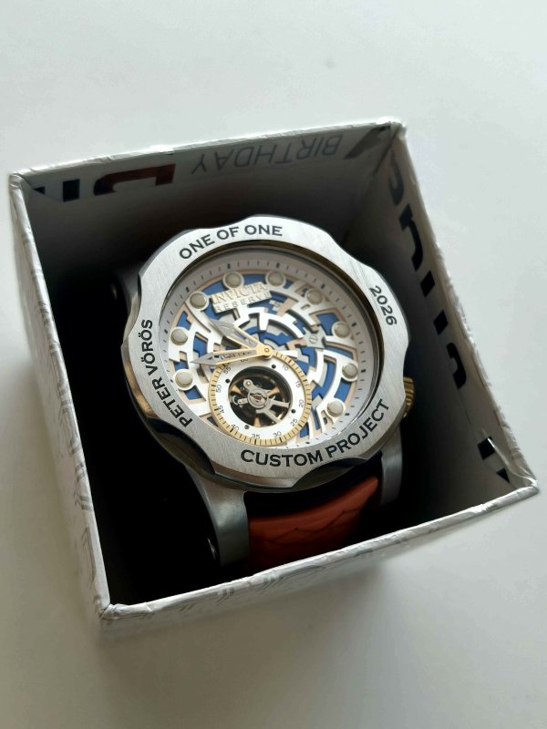 Gravur auf einer Uhr