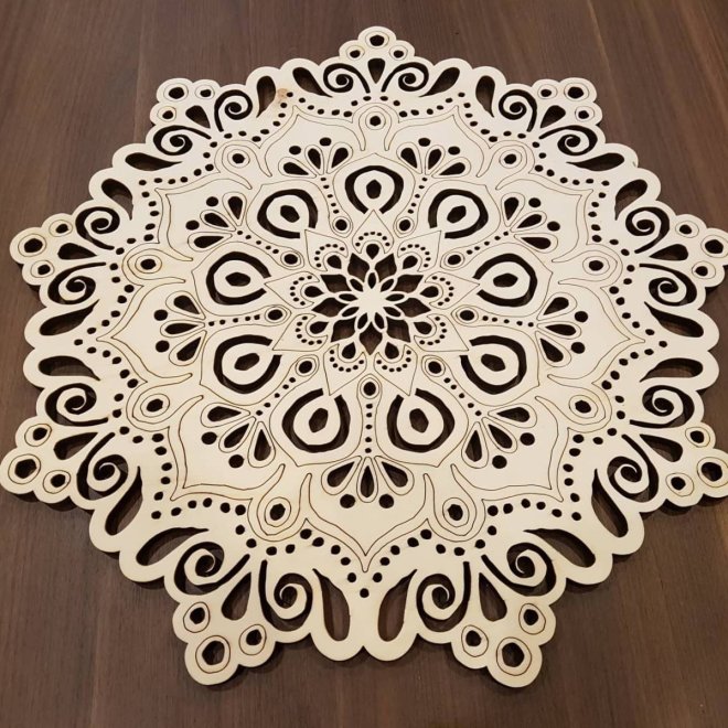 Ausgeschnittenes Mandala gross