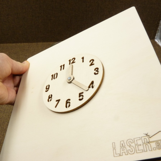 Uhr mit Zeigern