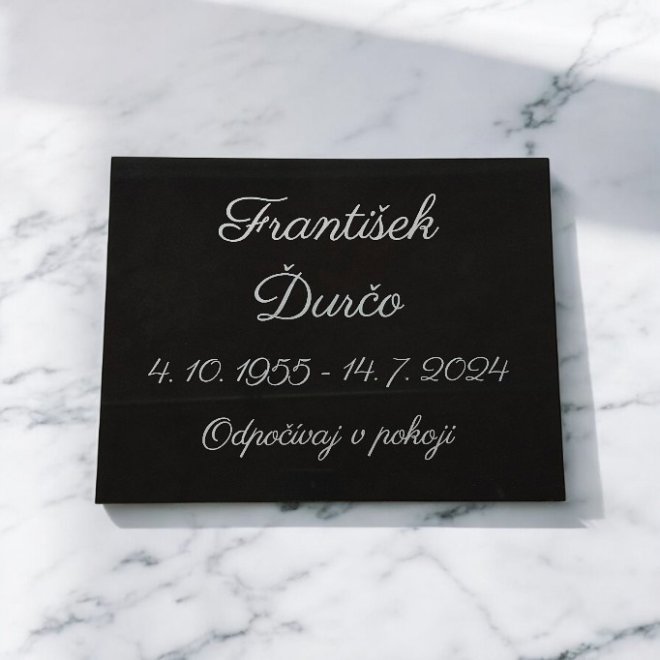 Grabtafel mit Text